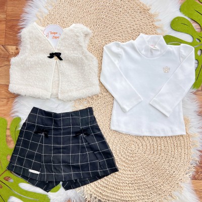  Conj. Colete de Pelinho, Blusa Gola Alta e Short Saia Quadriculado - Off White e Preto